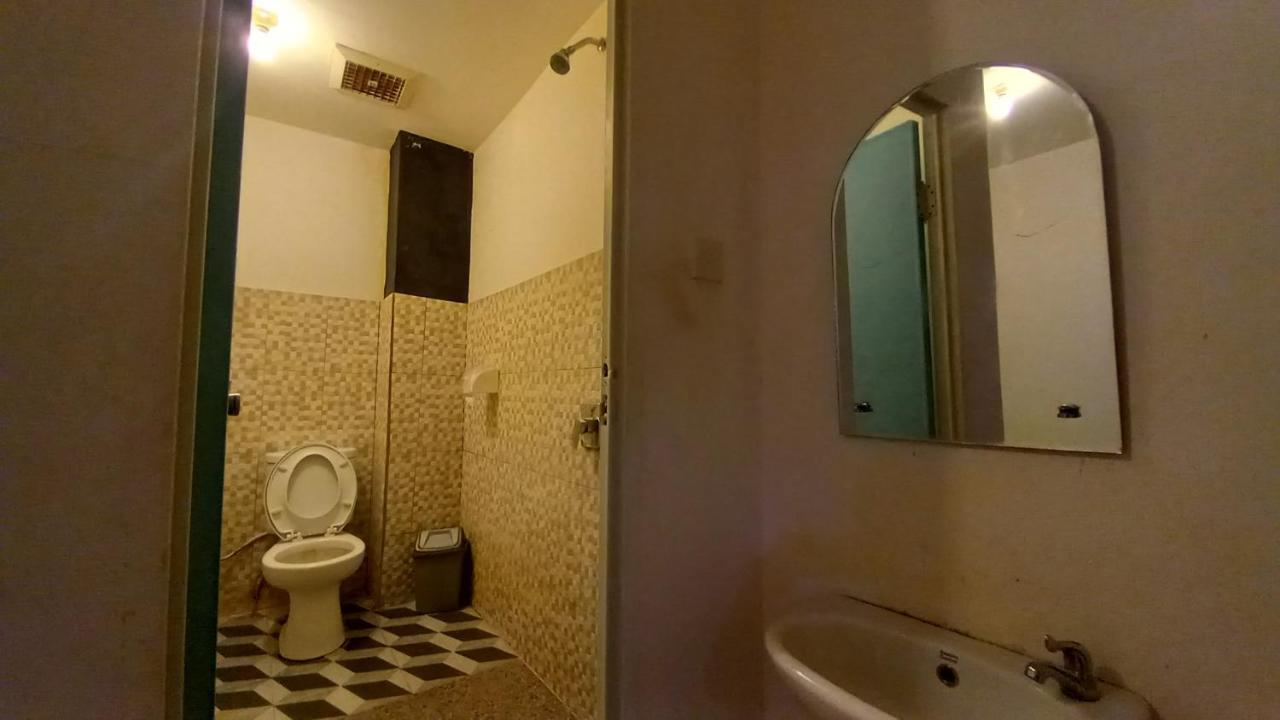 Dc Hotel & Hostel Labuan Bajo Eksteriør billede
