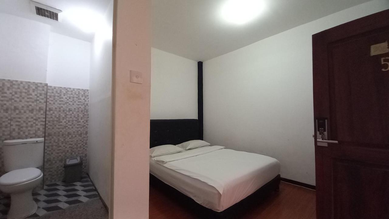 Dc Hotel & Hostel Labuan Bajo Eksteriør billede