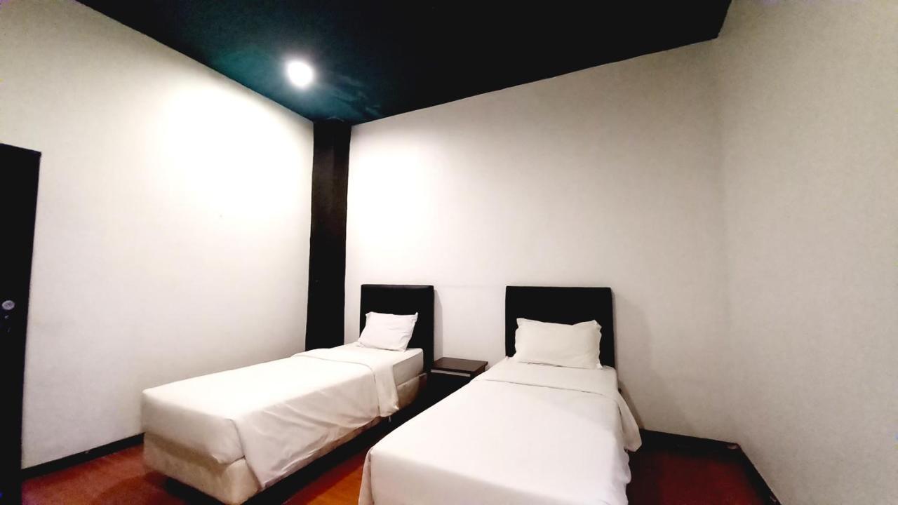 Dc Hotel & Hostel Labuan Bajo Eksteriør billede