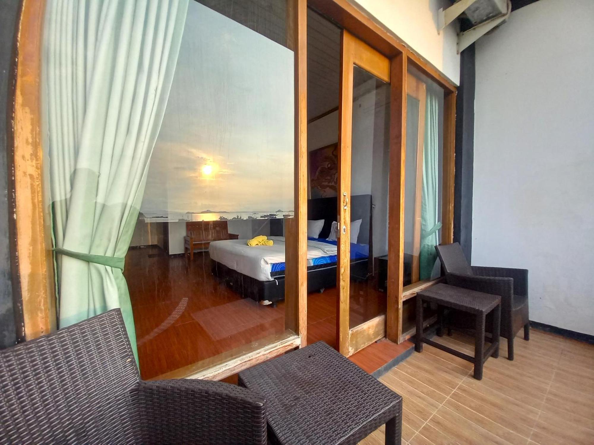 Dc Hotel & Hostel Labuan Bajo Eksteriør billede